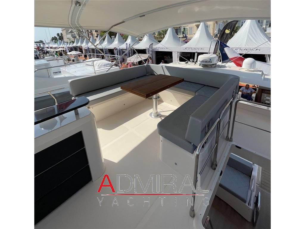Cayman yachts F580