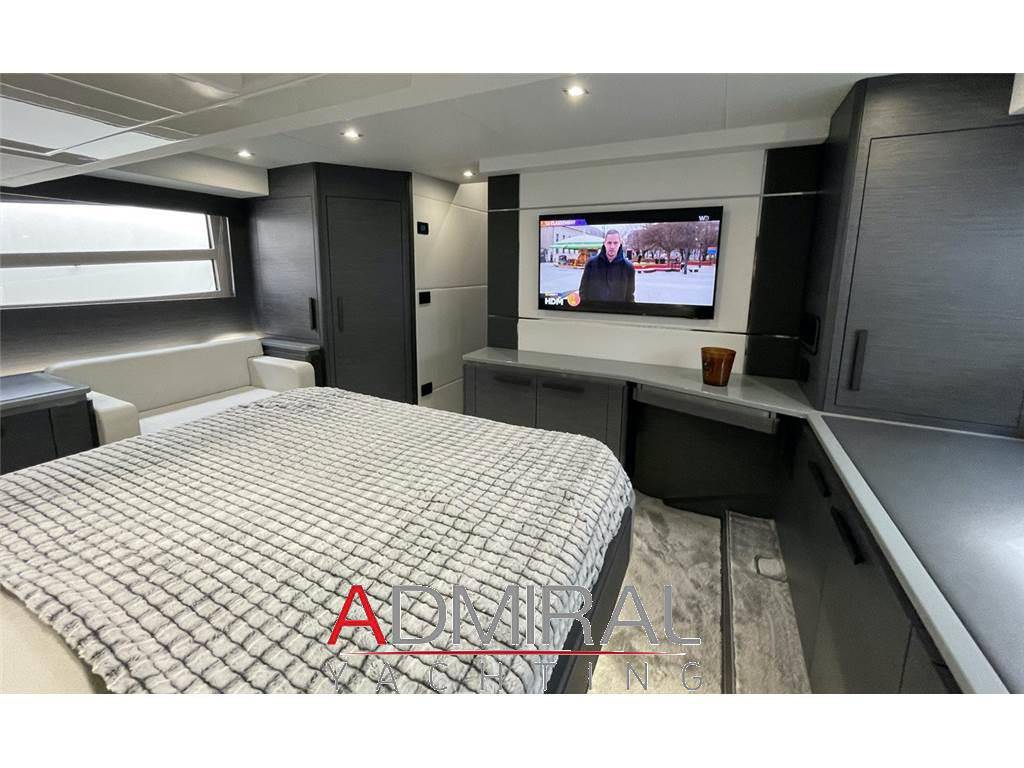 Cayman yachts F580
