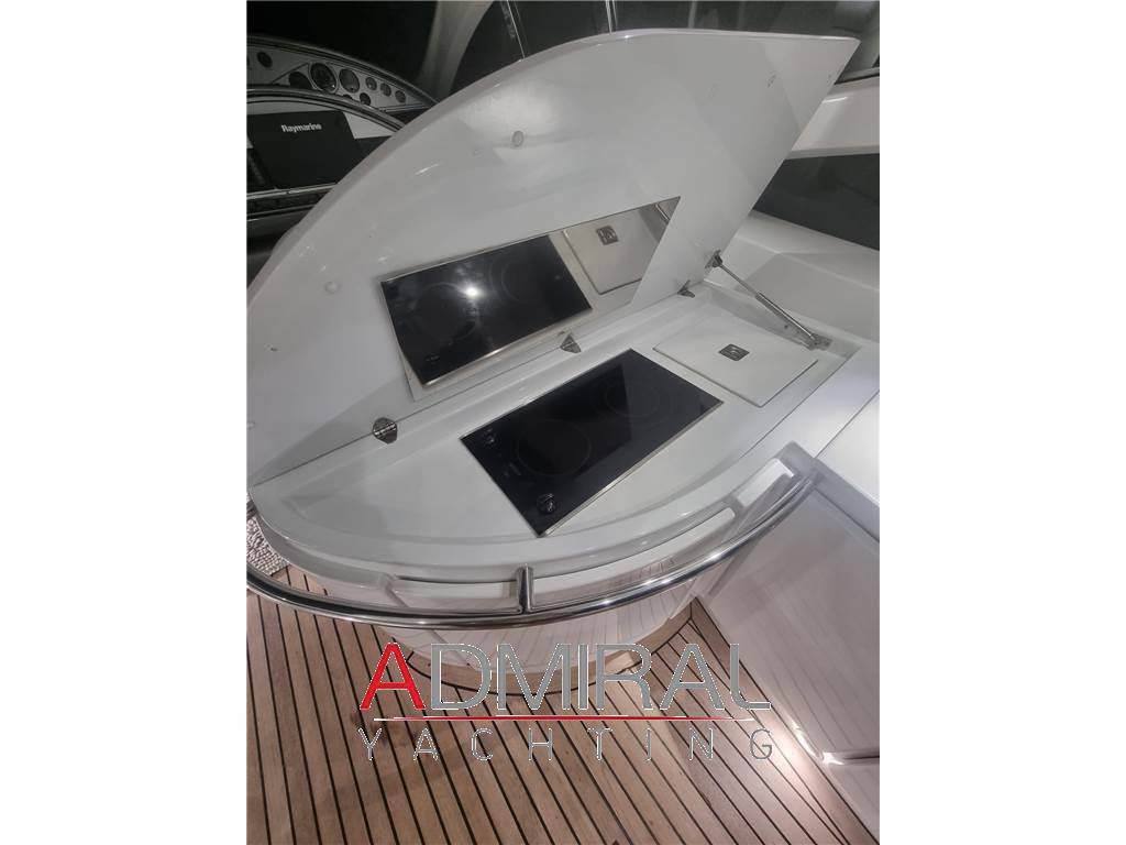 Pershing 52'
