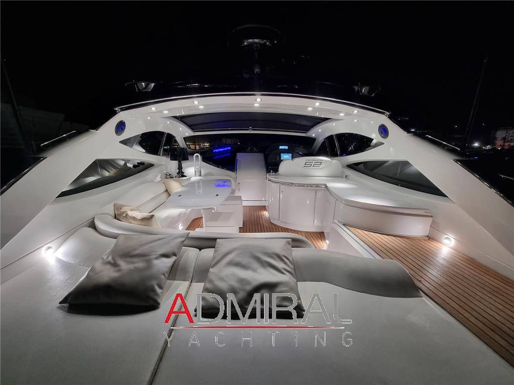 Pershing 52'