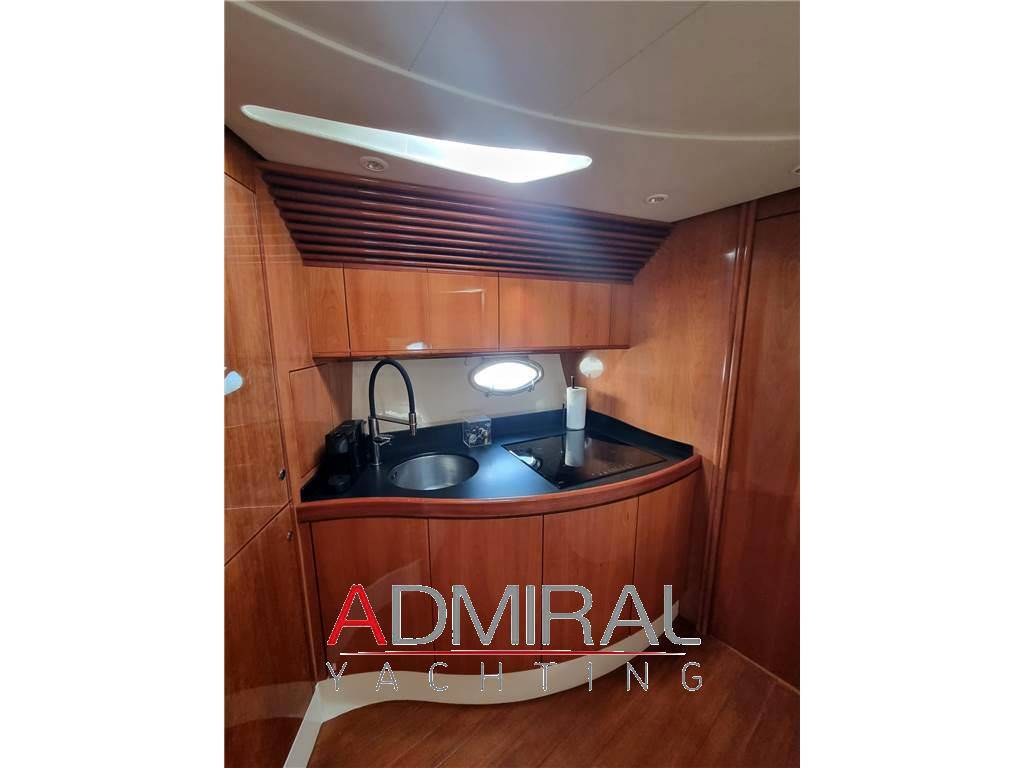 Pershing 52'