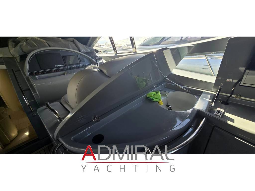 Pershing 52'