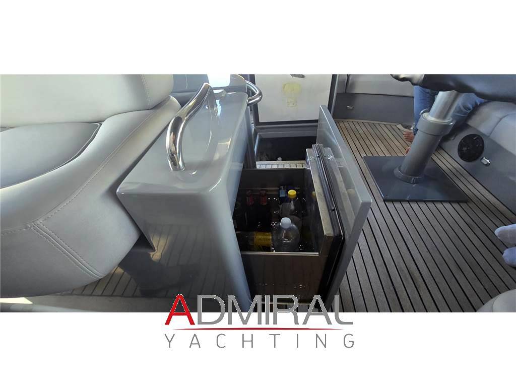 Pershing 52'