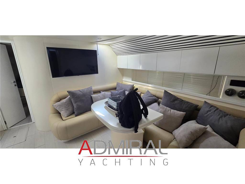 Pershing 52'