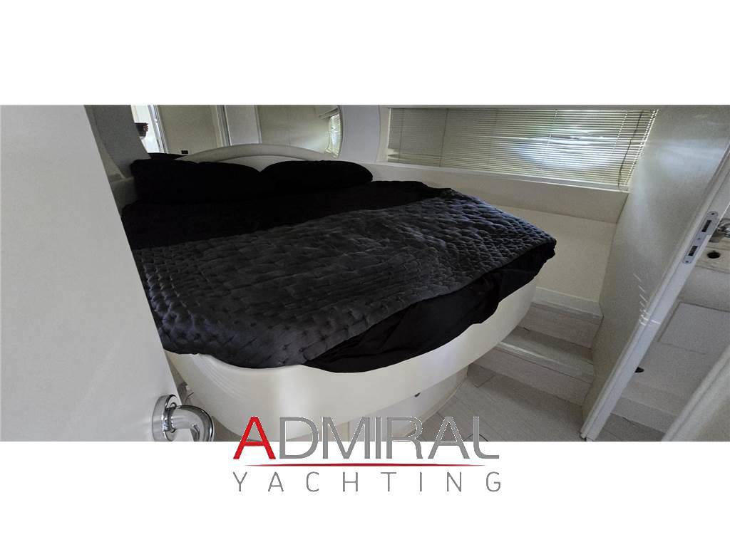 Pershing 52'