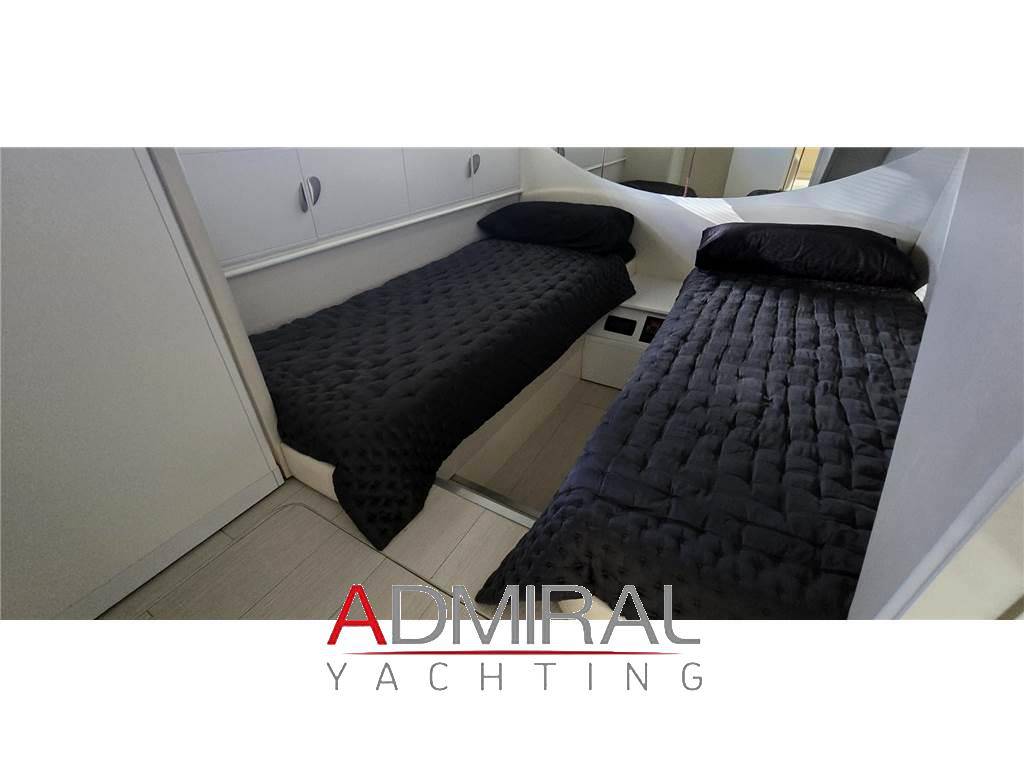 Pershing 52'