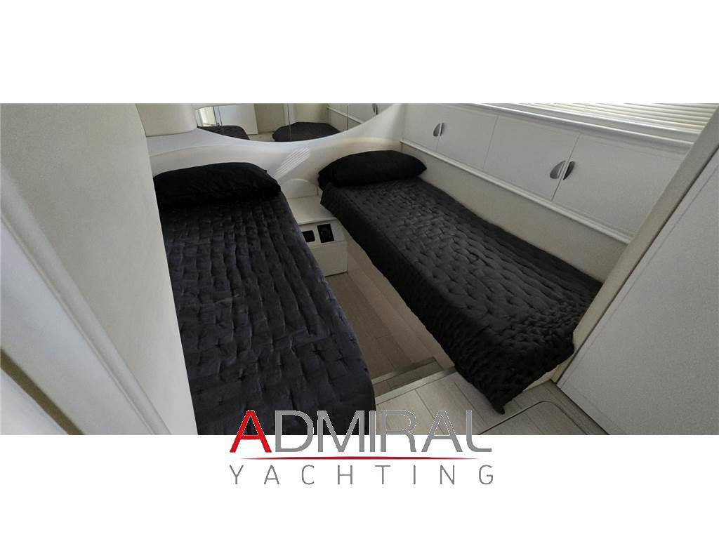 Pershing 52'