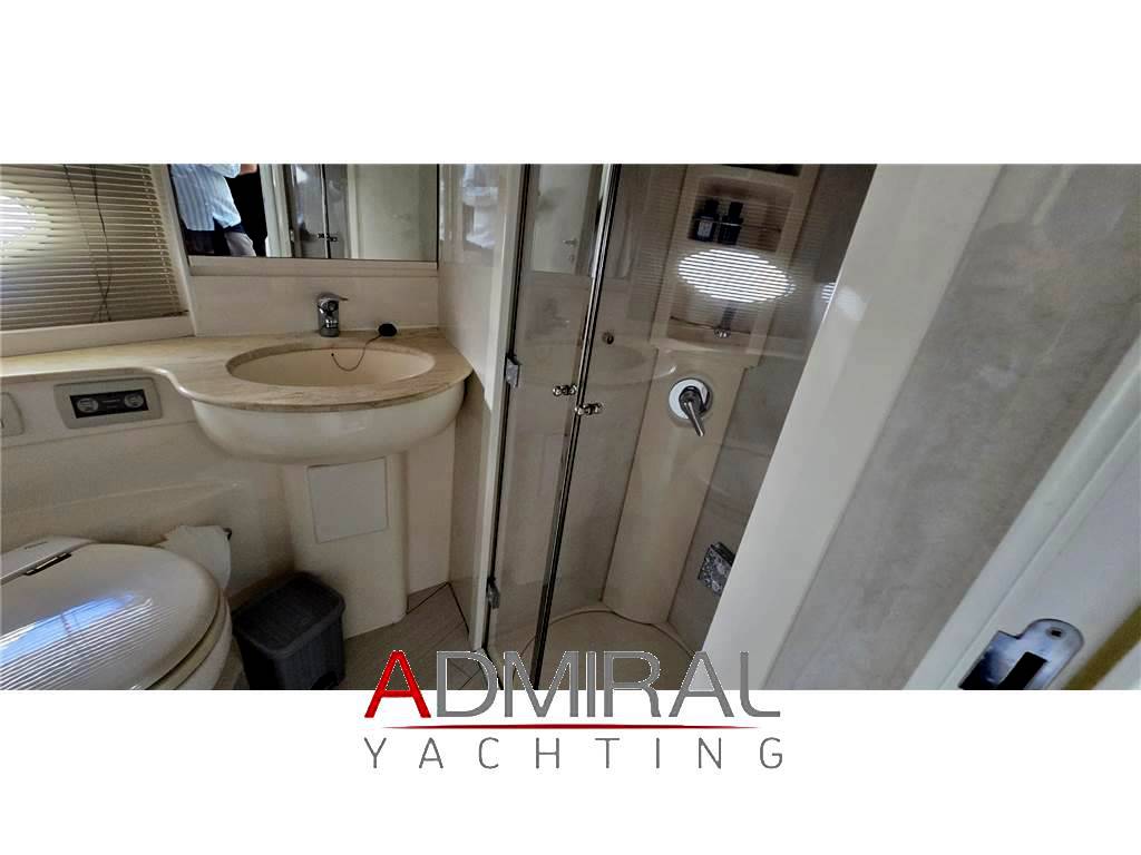 Pershing 52'