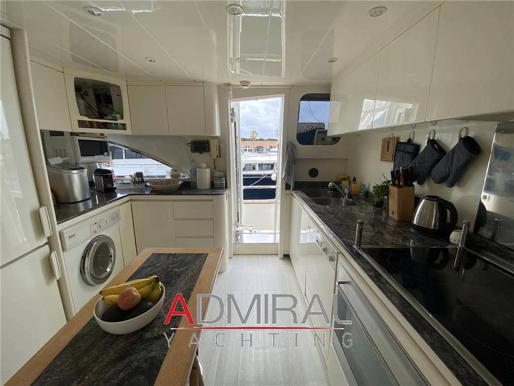 Falcon yachts 85