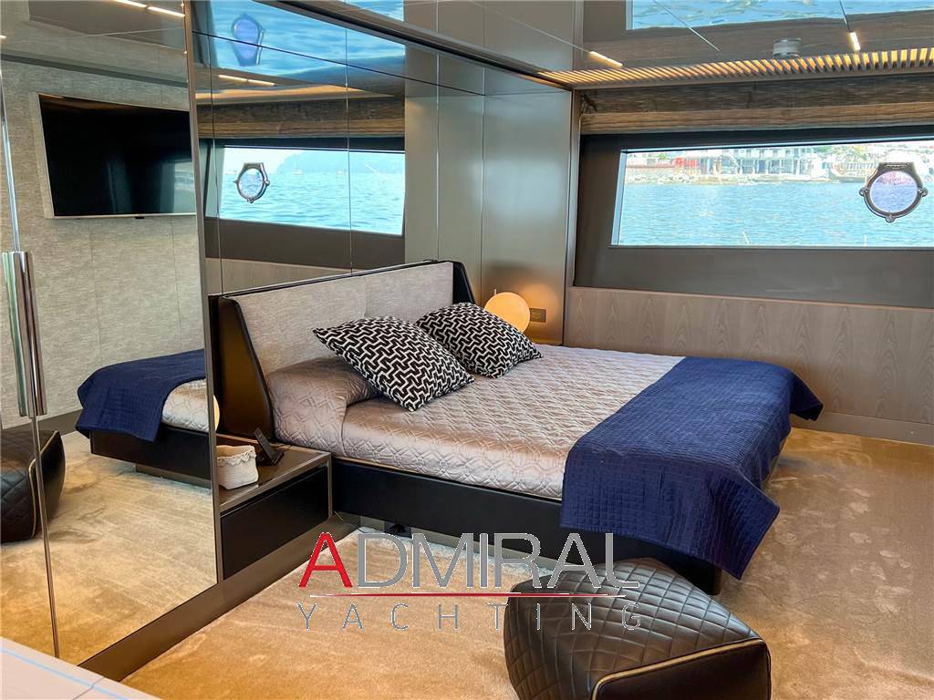 Ferretti yachts 850