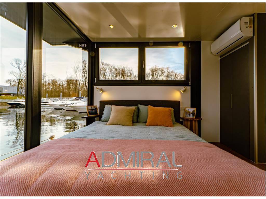 Houseboat - h20 design Dc3