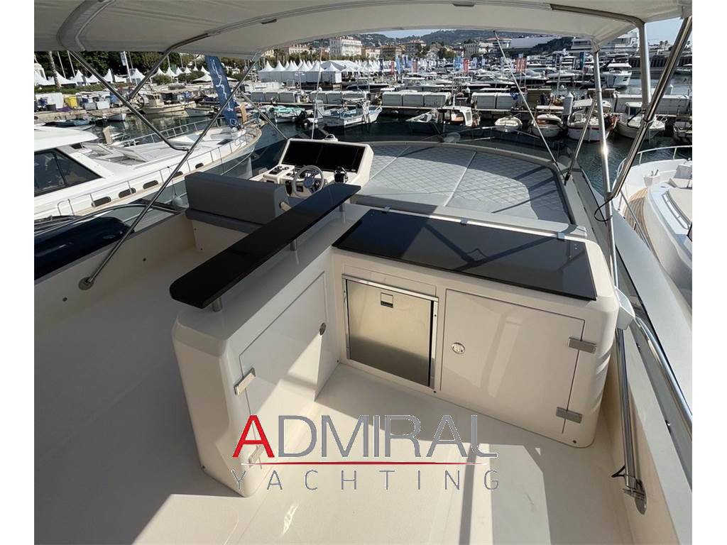 Cayman yachts F580