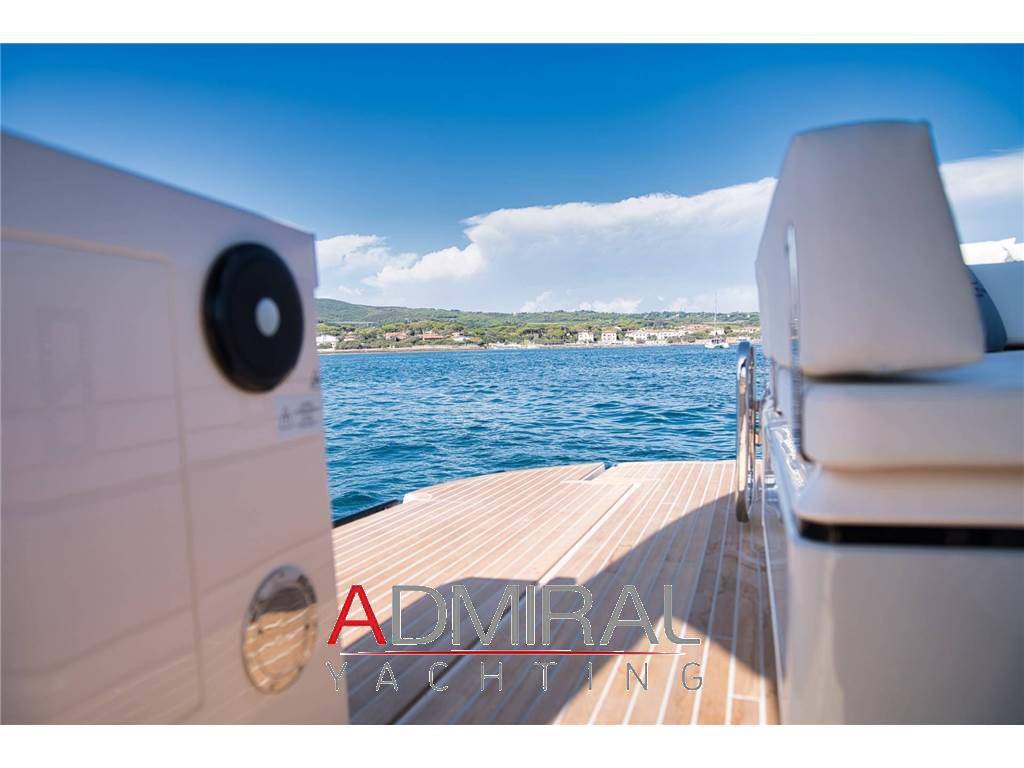 Cayman yachts 540 wa