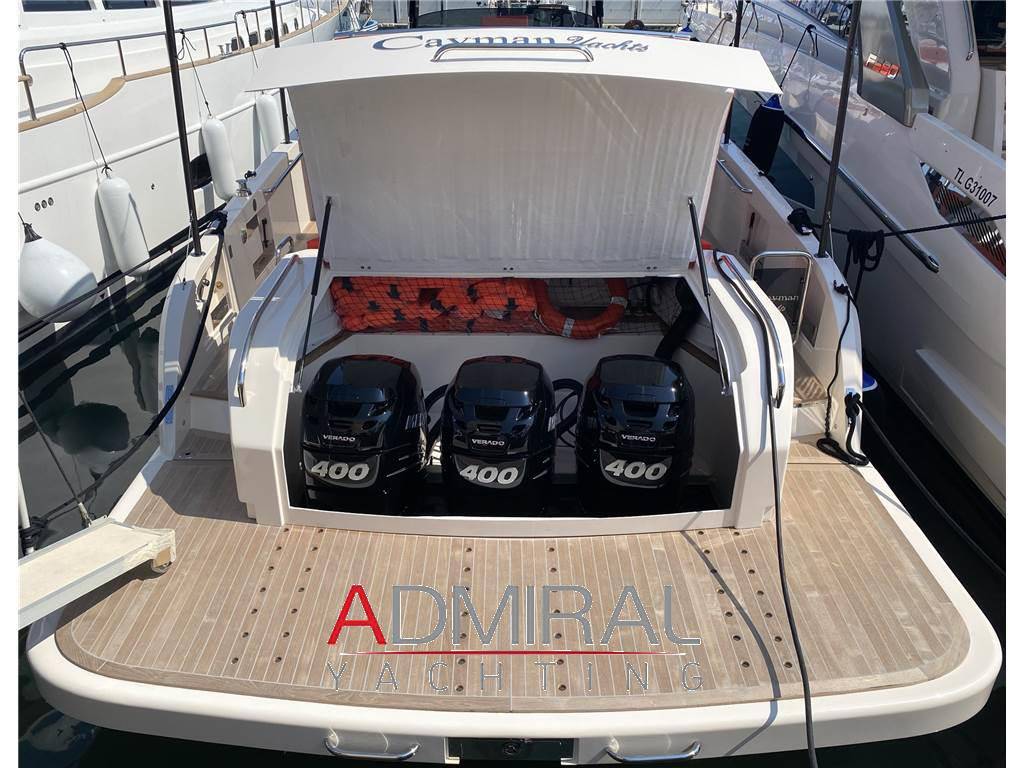 Cayman yachts 400 wa