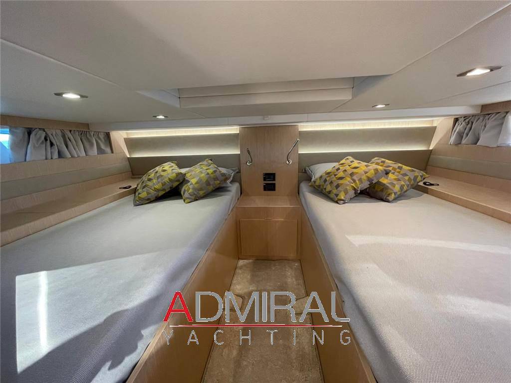 Cayman yachts 400 wa