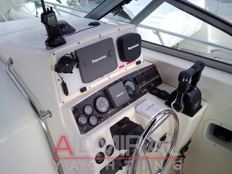 Boston whaler Conquest 28