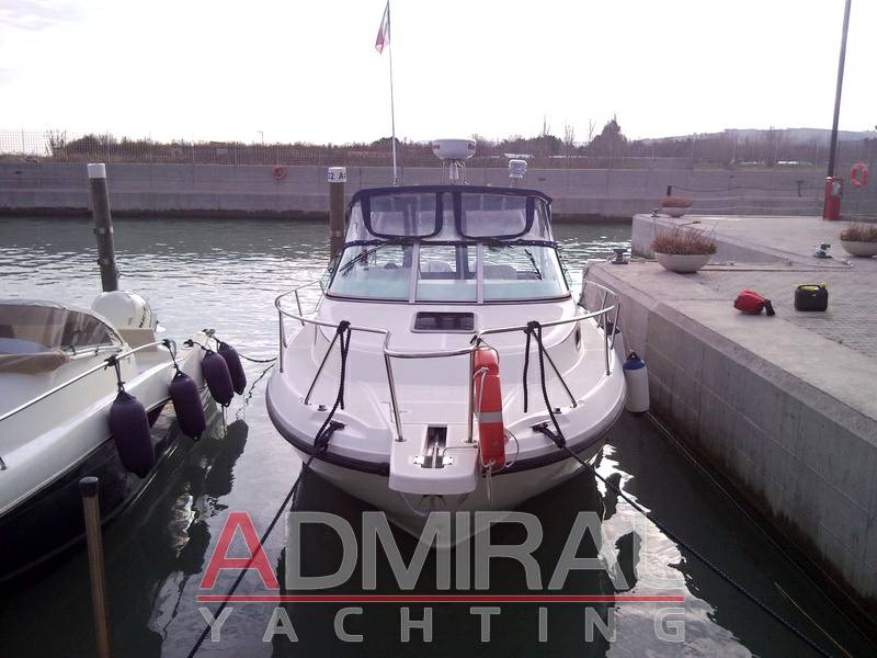Boston whaler Conquest 28