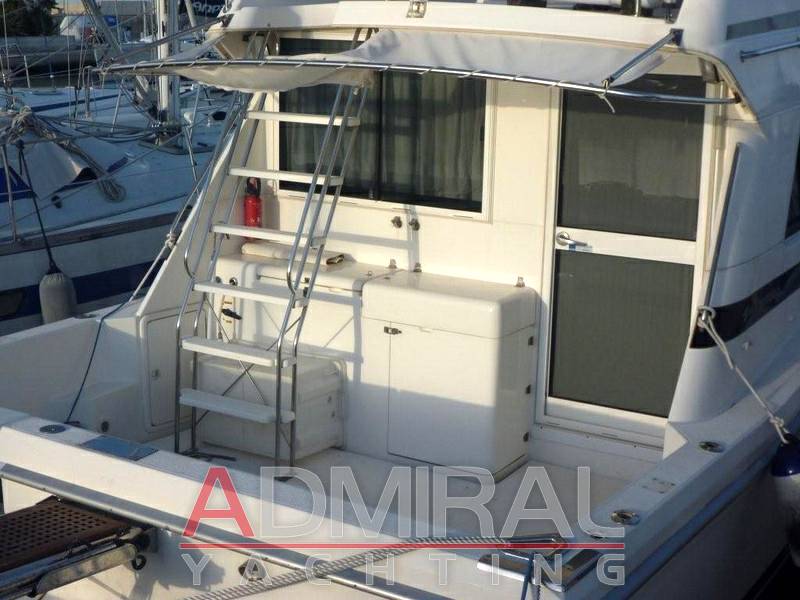 Riviera 33