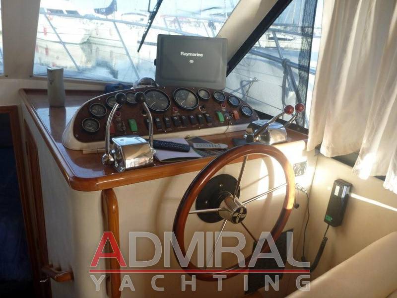 Riviera 33