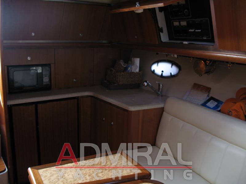 Tiara 42