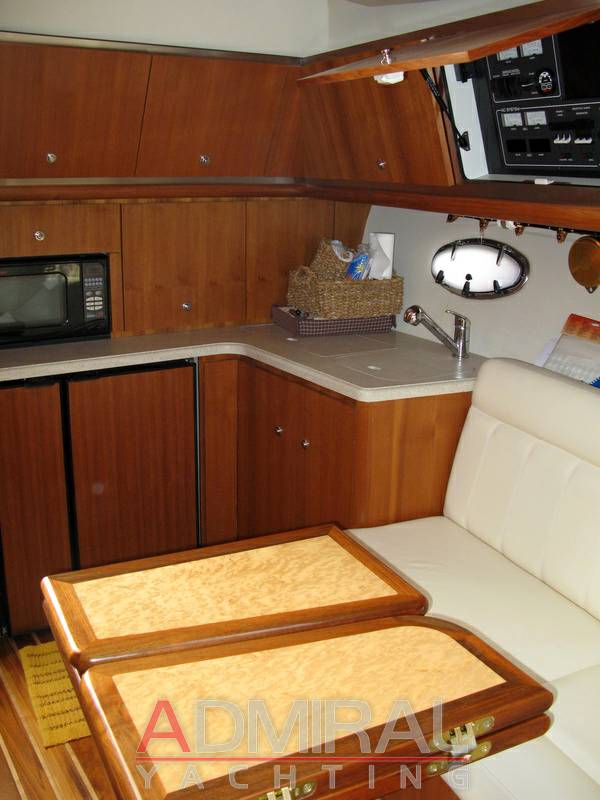 Tiara 42
