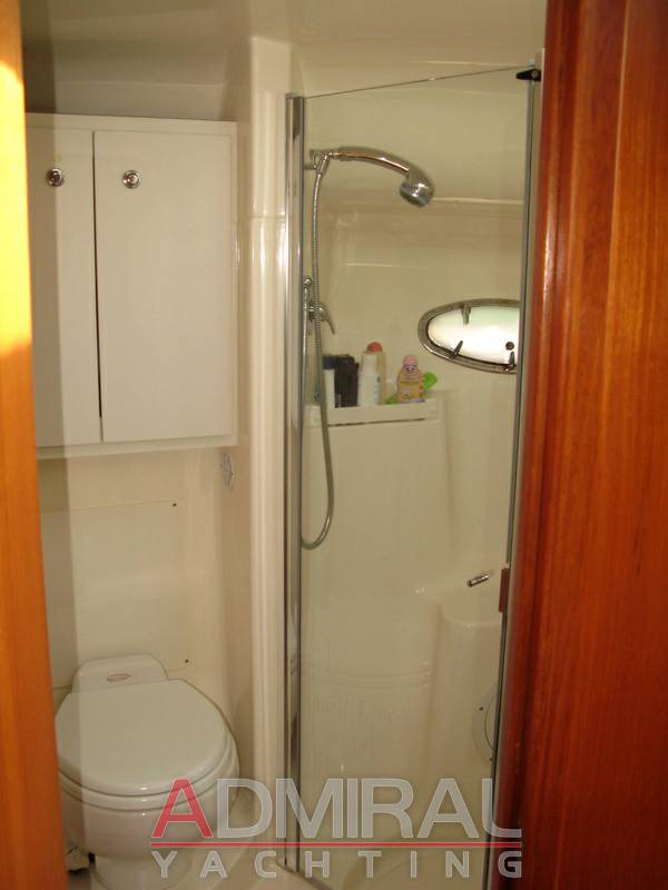 Tiara 42