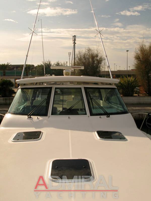 Tiara 42