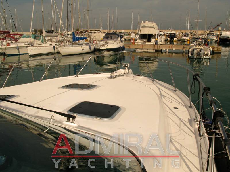 Tiara 42