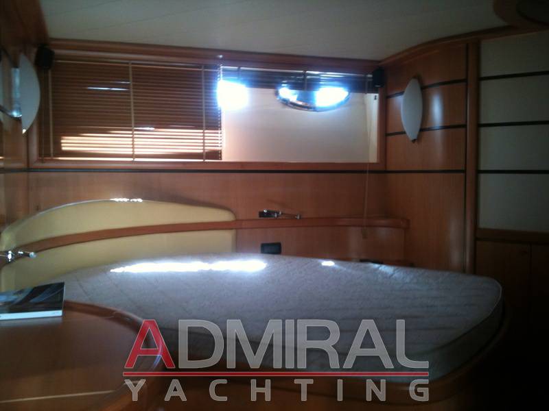 Pershing 76