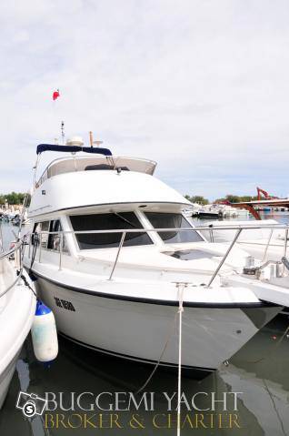 Carver 26 command bridge