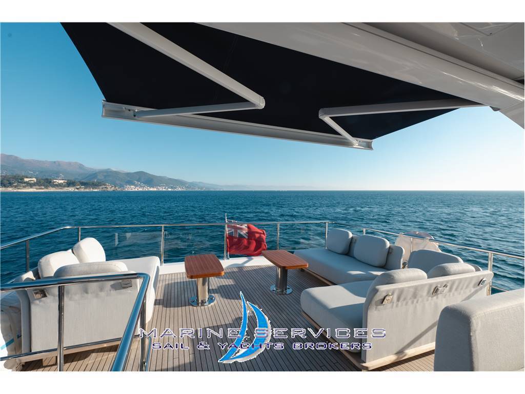 Azimut 72 fly
