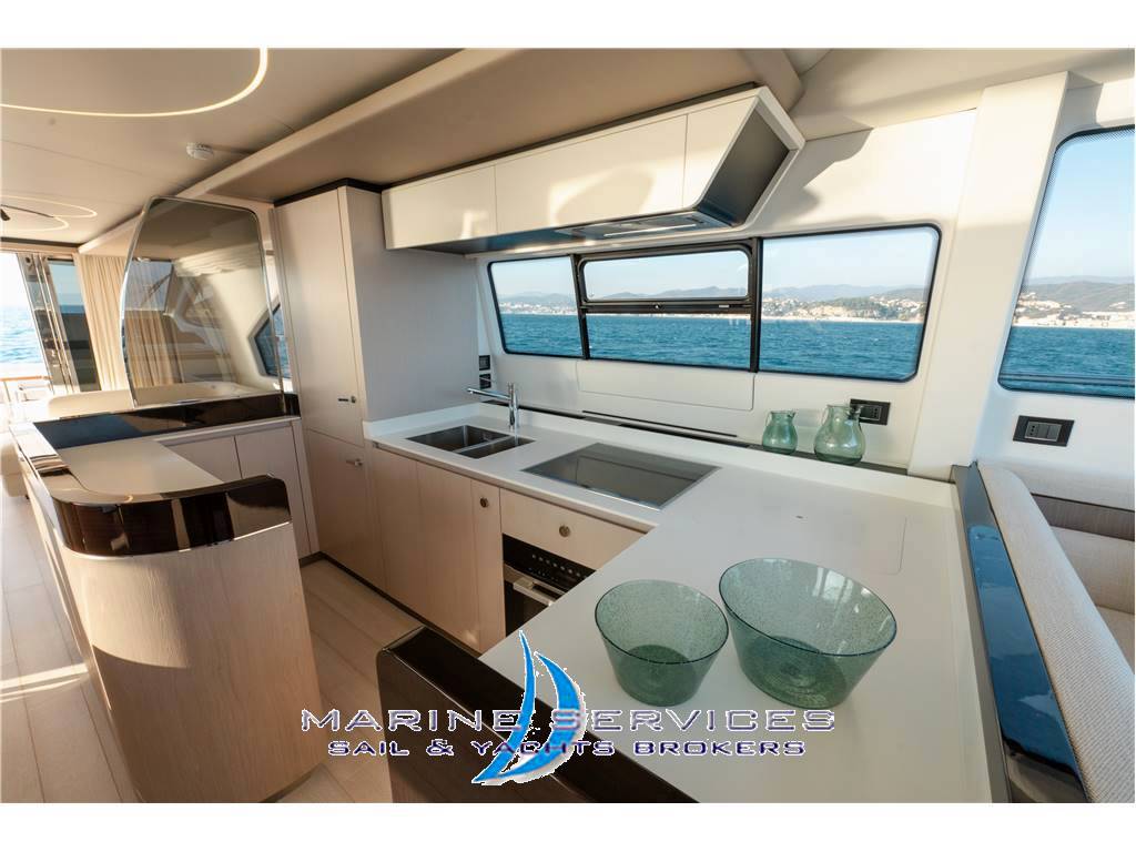 Azimut 72 fly