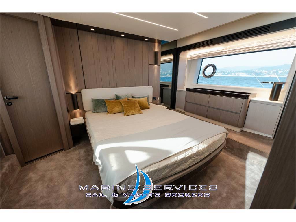 Azimut 72 fly