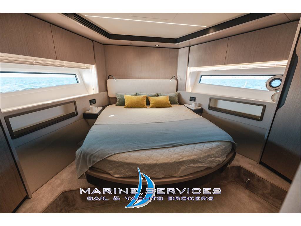 Azimut 72 fly