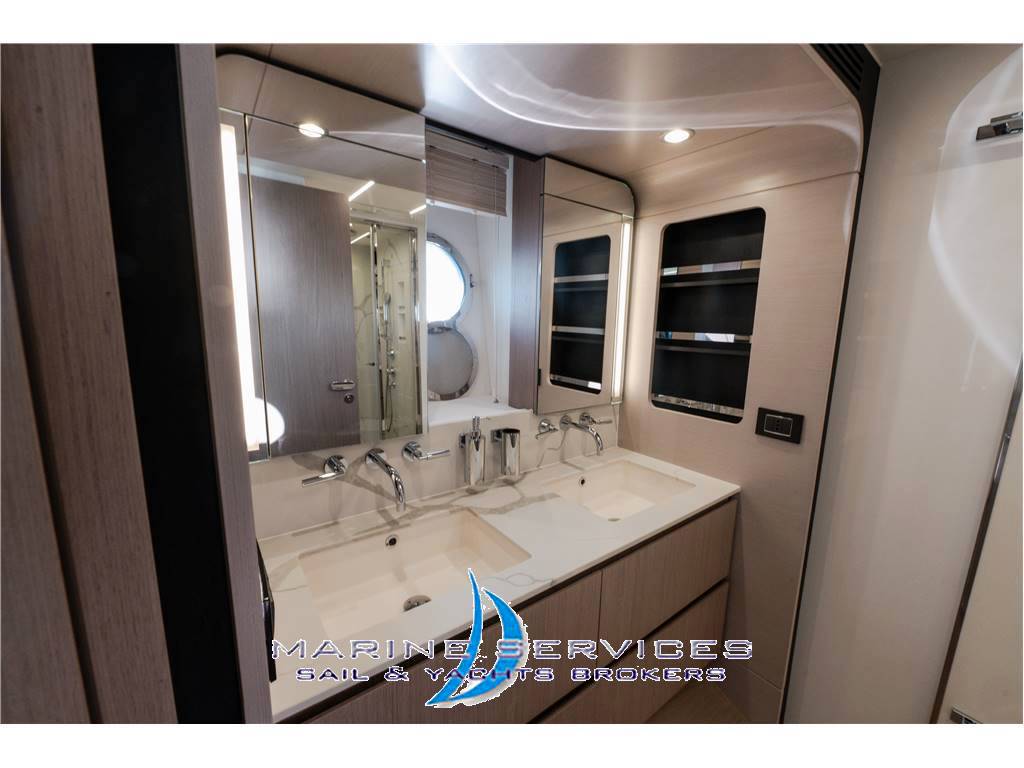 Azimut 72 fly