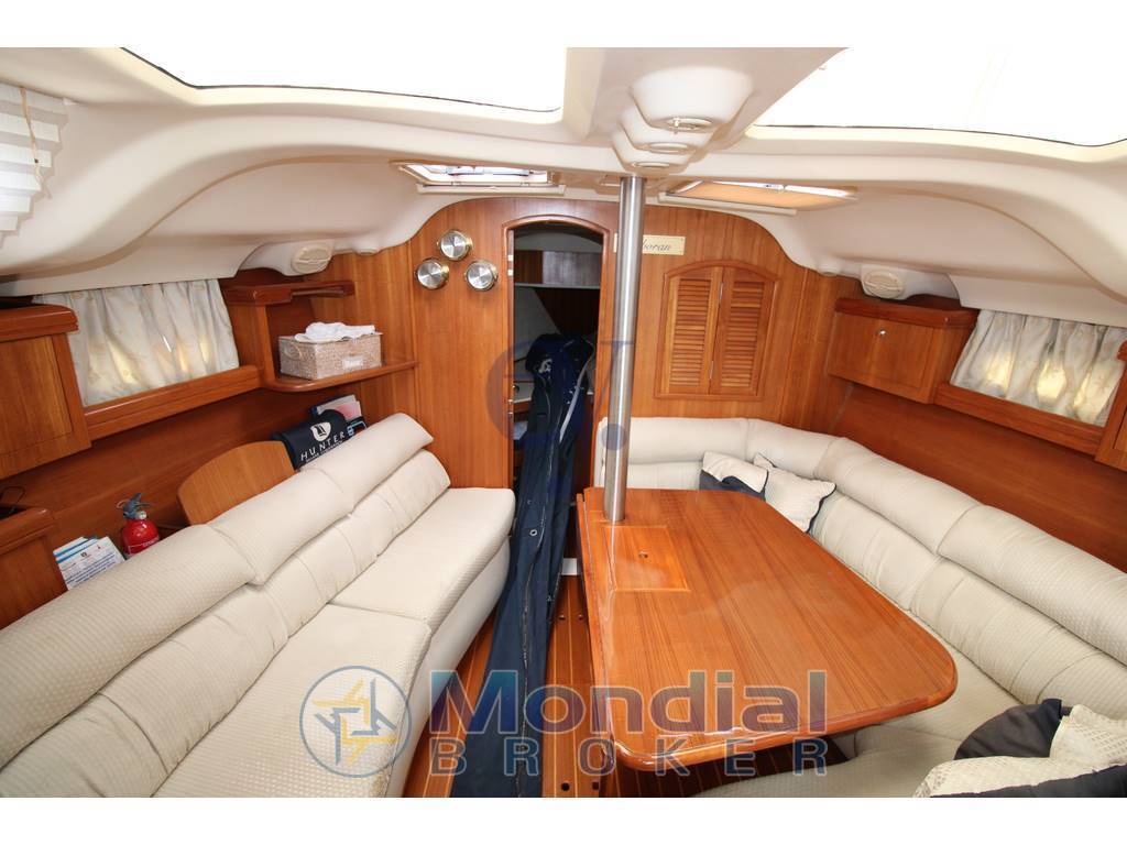 Hunter marine 386