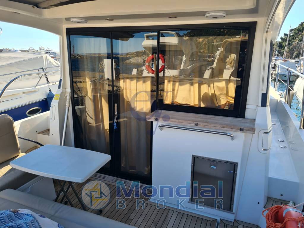 Sealine C330