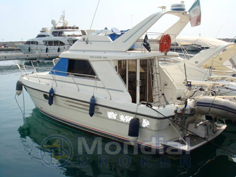 Marine project Princess 315 fly