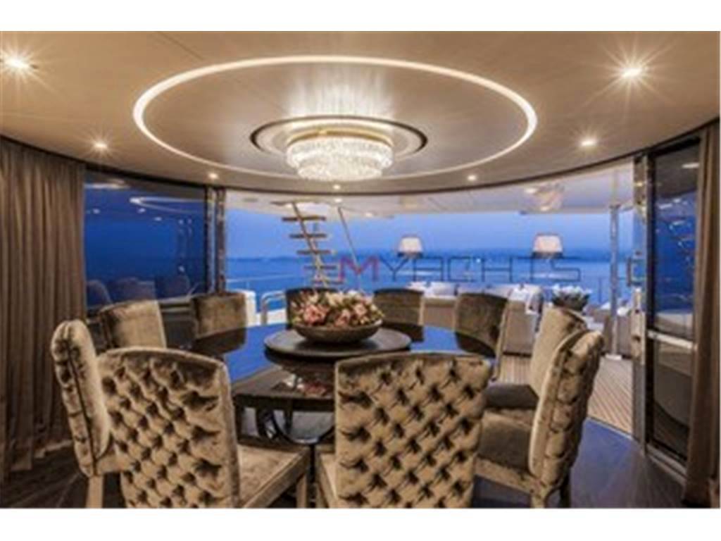 Ferretti 92