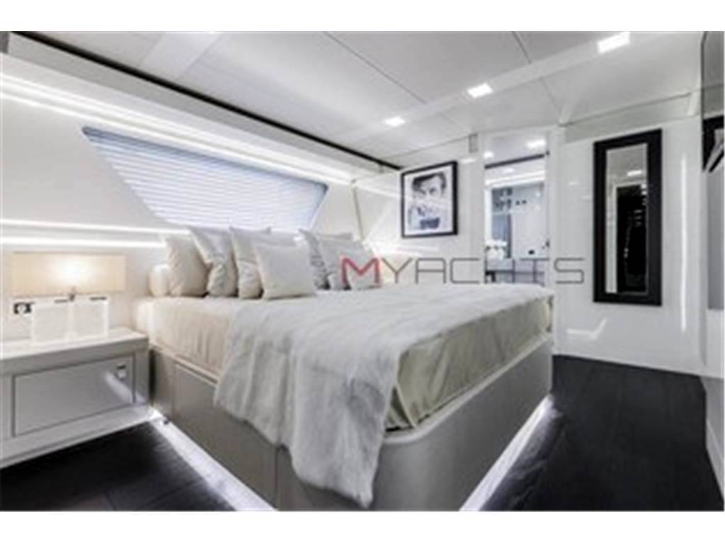 Ferretti 92