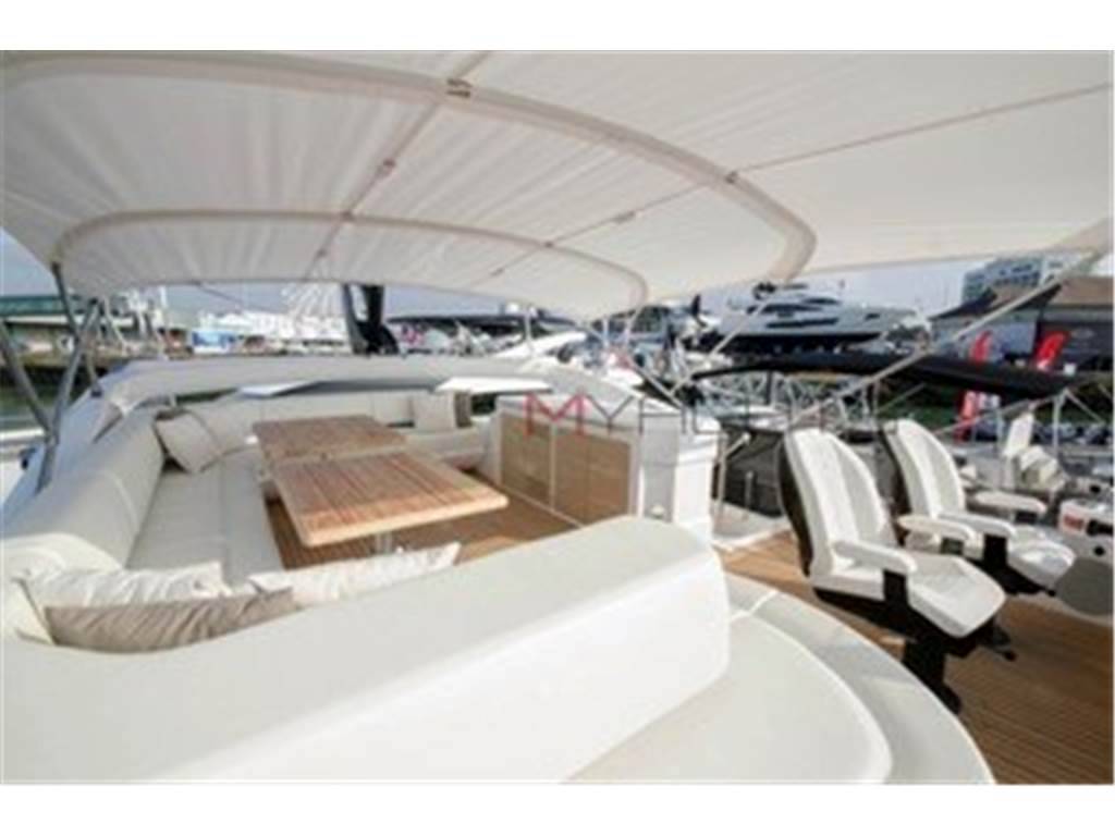 Sunseeker 80 yacht
