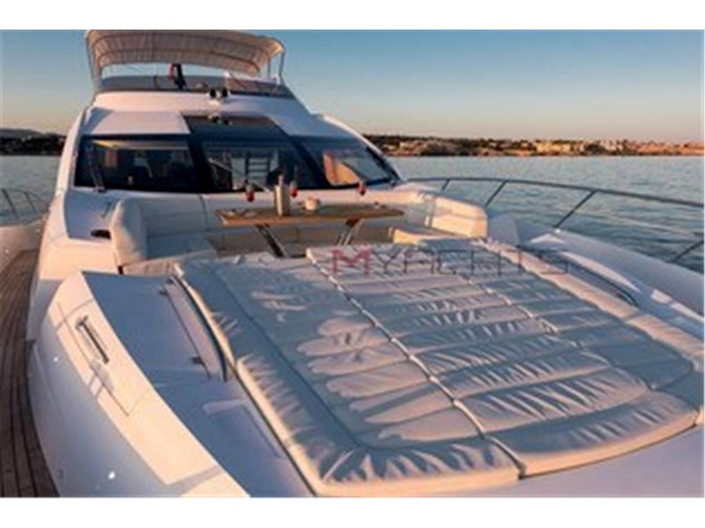 Sunseeker 80 yacht