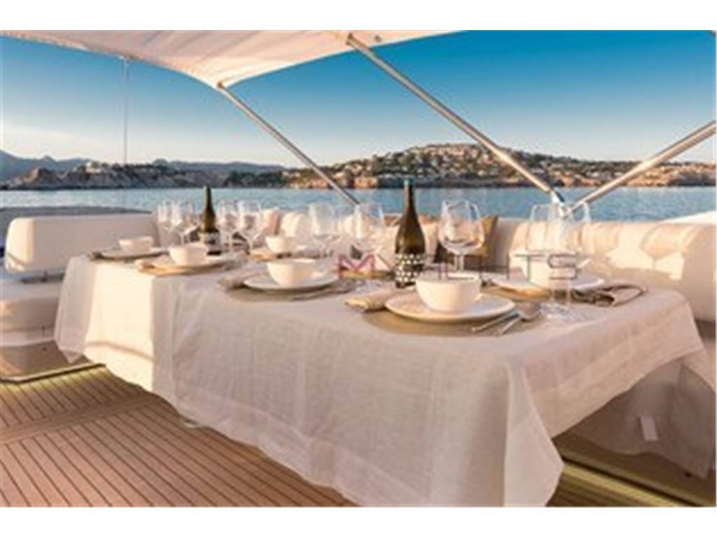 Sunseeker 80 yacht