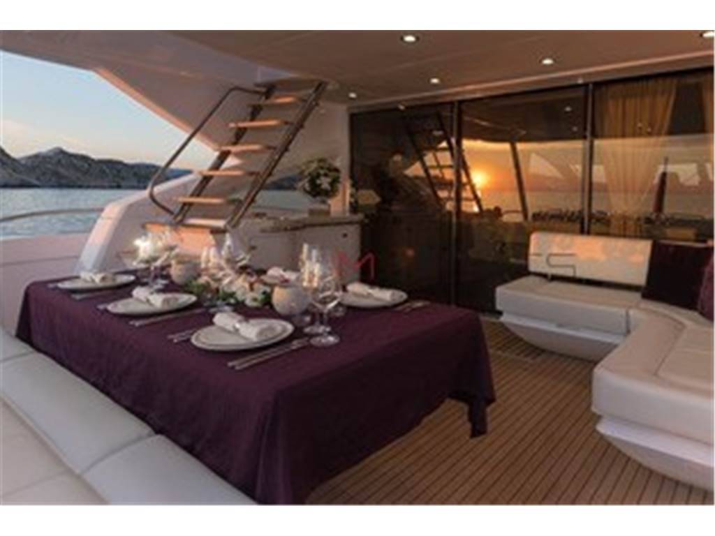 Sunseeker 80 yacht