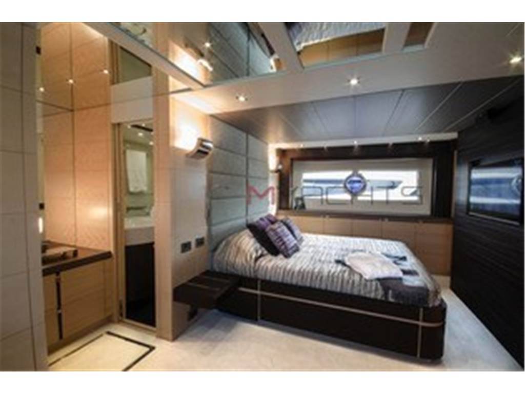 Sunseeker 80 yacht