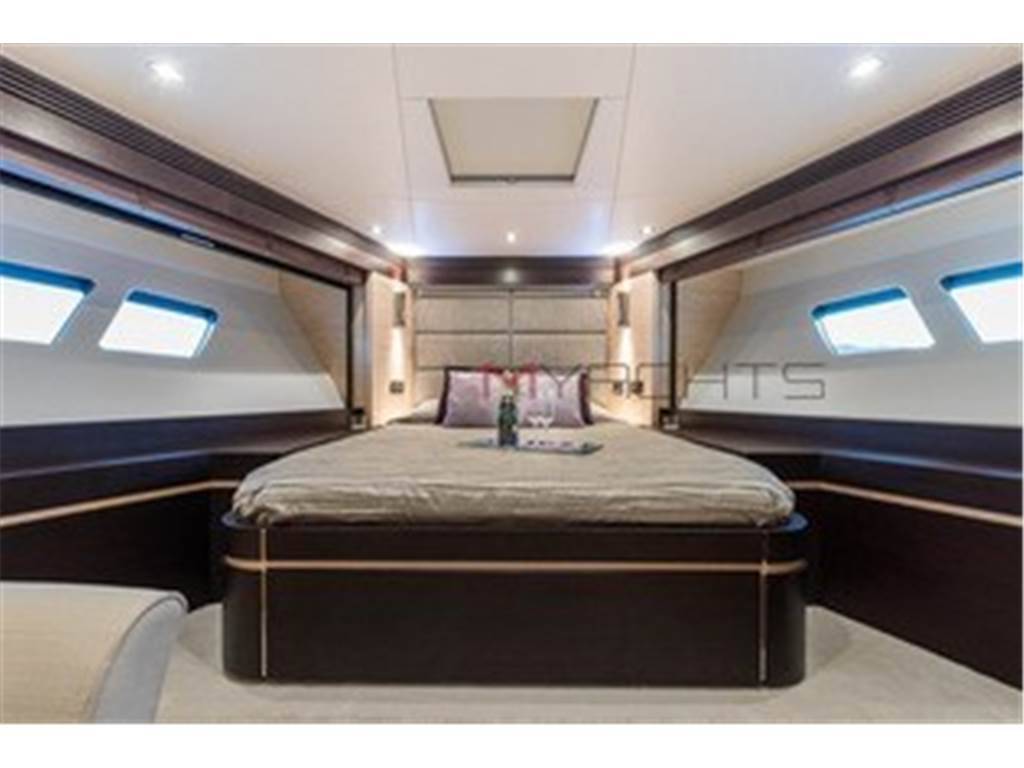 Sunseeker 80 yacht