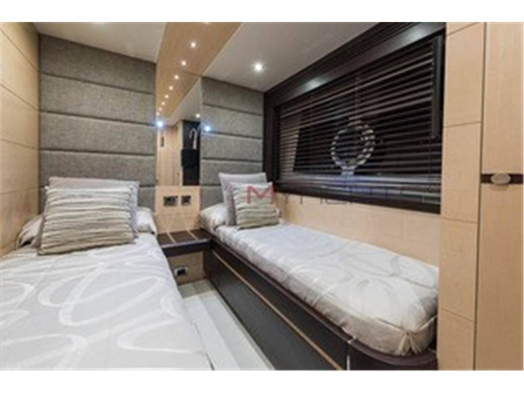 Sunseeker 80 yacht