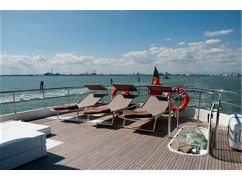 Favaro yachts Yacht a motore 23 m con equipaggio