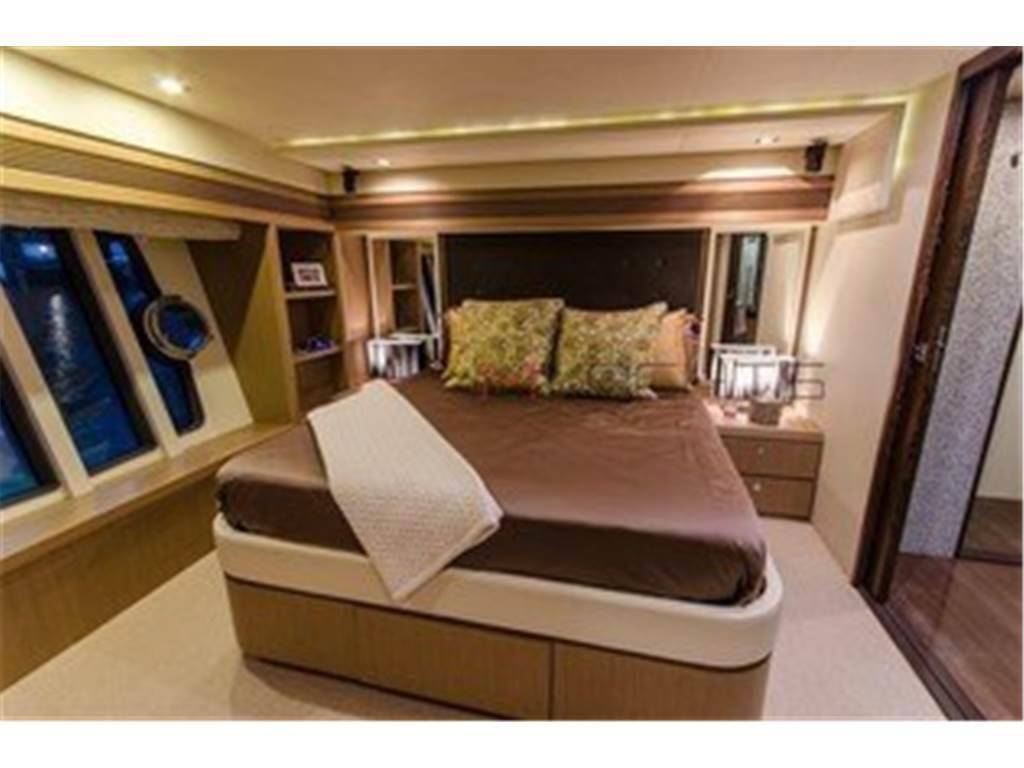 Ferretti 75 ft