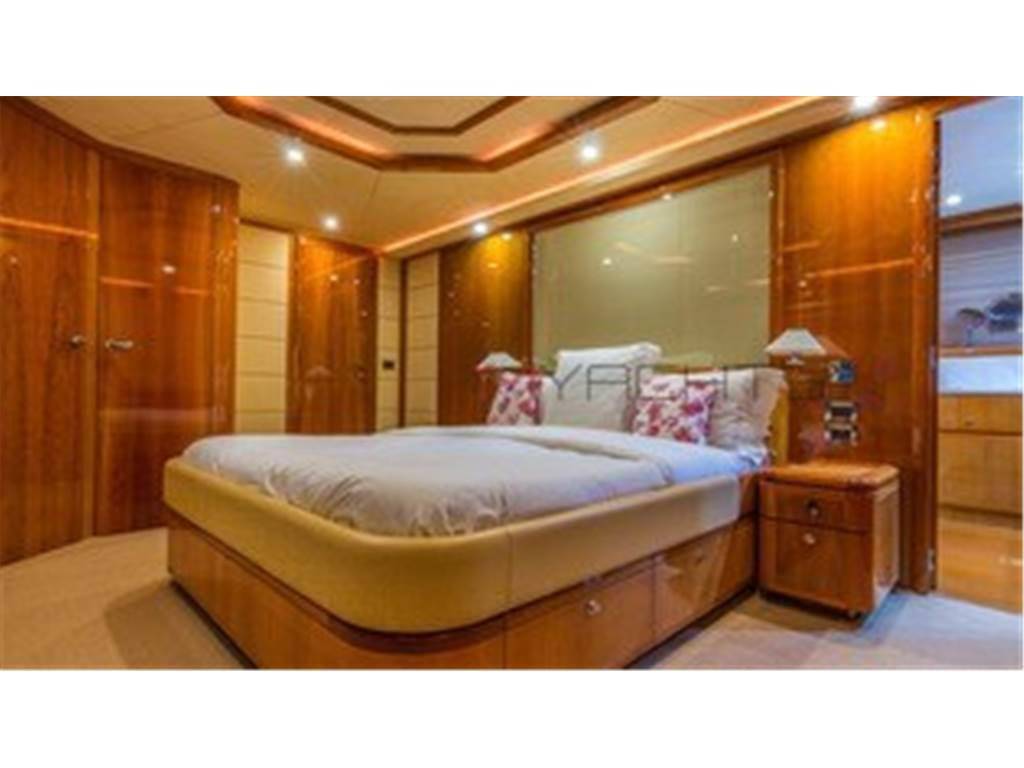 Ferretti 88ft